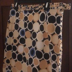 Chic pencil skirt with side zip and slit